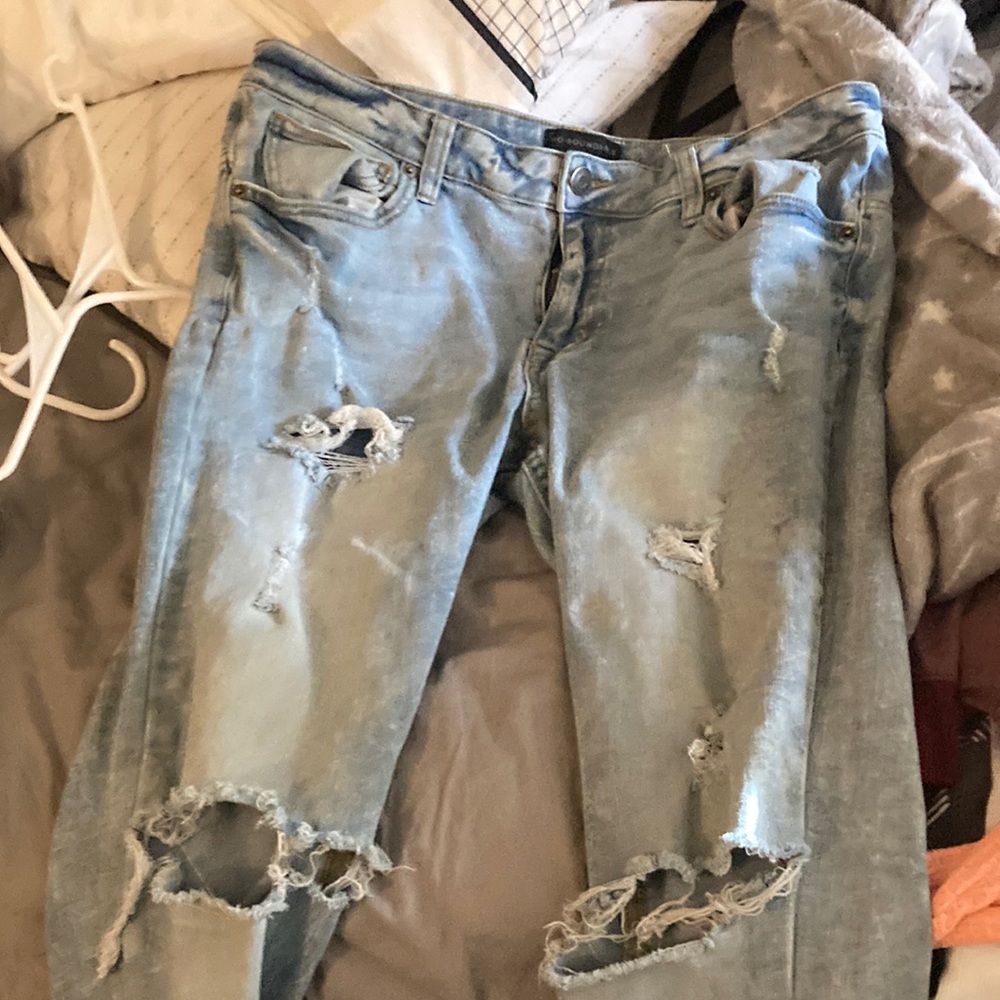 CUTEEEE ripped jeans